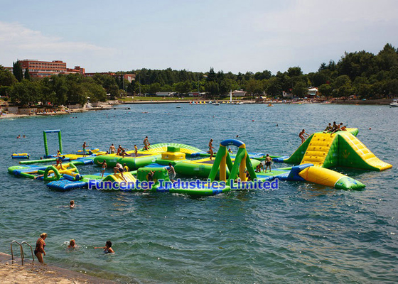 สวนน้ำ Bouncy Water Park ที่มีความทนทานสูง Water Sports Water Park การกัดกร่อนของน้ำทะเล