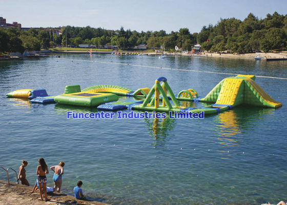 สวนน้ำ Bouncy Water Park ที่มีความทนทานสูง Water Sports Water Park การกัดกร่อนของน้ำทะเล