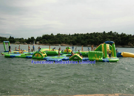 สวนน้ำ Bouncy Water Park ที่มีความทนทานสูง Water Sports Water Park การกัดกร่อนของน้ำทะเล