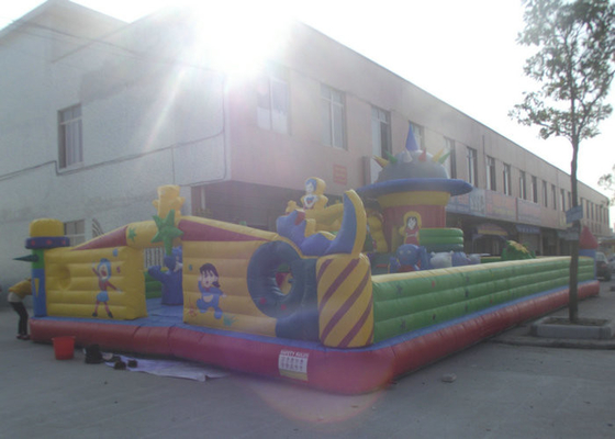 สวนสนุกที่มีขนาดใหญ่มาก ซึ่งทำให้พองได้ วัสดุความปลอดภัยสูง Bouncy Juming Castle