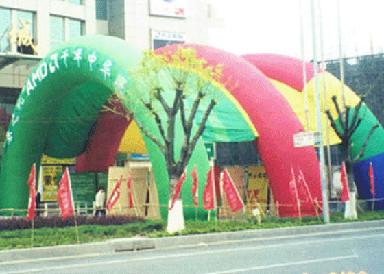 สีแดงเต็นท์ ซึ่งทำให้พองได้ กลางแจ้ง PVC เคลือบไนล่อนสำหรับธุรกิจโฆษณา