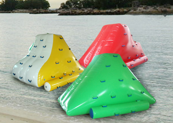 ภูเขาน้ำแข็งพองหิมะที่มีสีสัน 3 เมตร 4.5 เมตรความสูงที่กำหนดเองความปลอดภัยสำหรับการเล่นสนุก