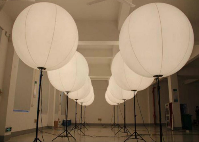 การตกแต่งกลางคืน Light Up ซึ่งทำให้พองได้s ความสว่างสูงสำหรับงานแต่งงาน